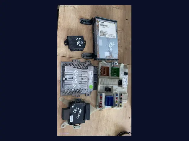 Volvo S60 BEYİN çıkma yedek parça