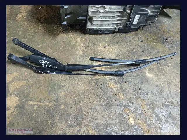 Mercedes-Benz C SİLECEK KOLU çıkma yedek parça