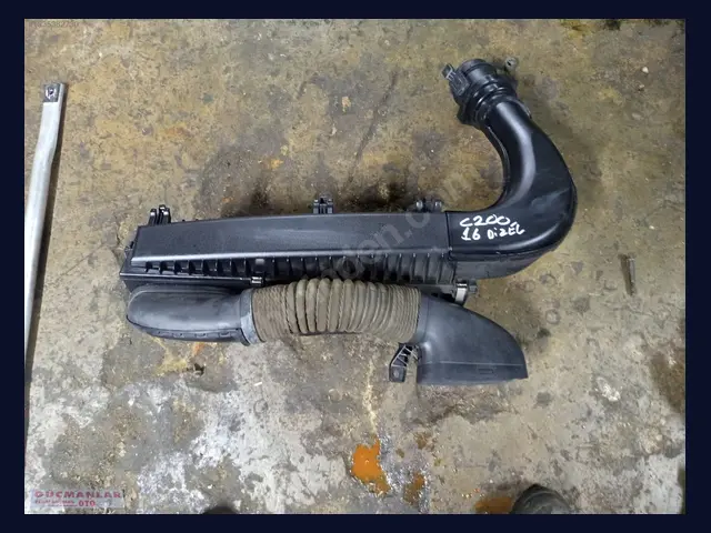 Mercedes-Benz C HAVA FİLTRESİ KUTUSU çıkma yedek parça
