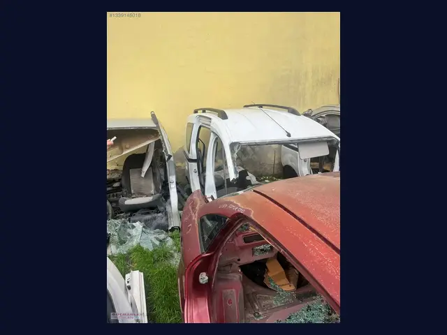 Dacia Dokker ÇAMURLUK çıkma yedek parça