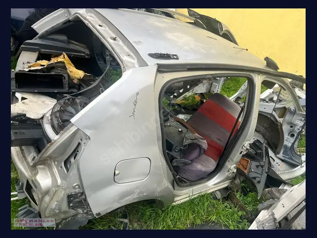 Dacia Sandero ÇAMURLUK çıkma yedek parça