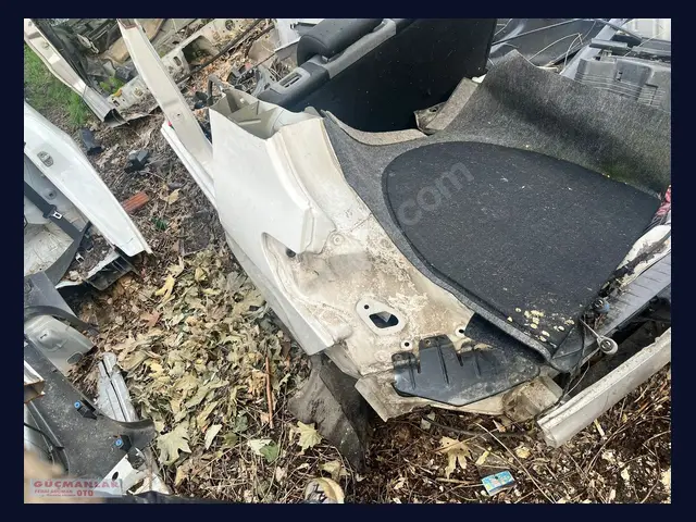 Peugeot 308 ÇAMURLUK çıkma yedek parça