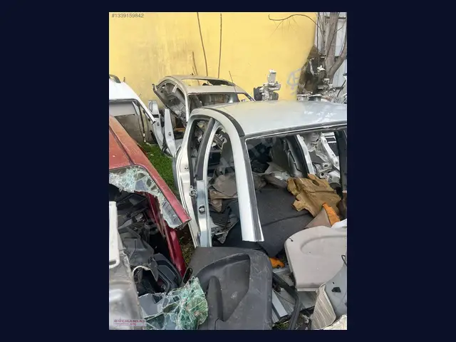 Renault Megane ÇAMURLUK çıkma yedek parça