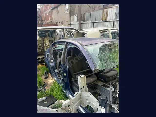 Renault Megane ÇAMURLUK çıkma yedek parça