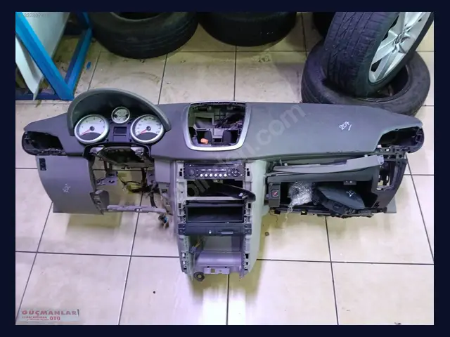 Peugeot 207 TORPİDO çıkma yedek parça