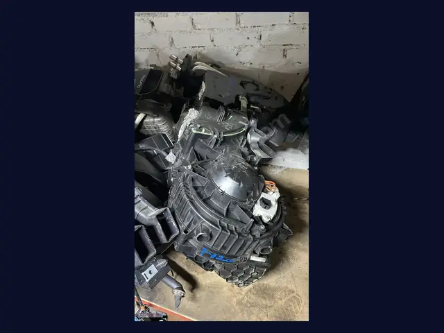 BMW 1 Serisi KALORİFER KUTUSU çıkma yedek parça