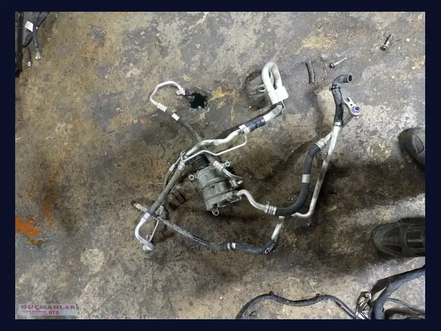 Mercedes-Benz C KLİMA BORUSU çıkma yedek parça