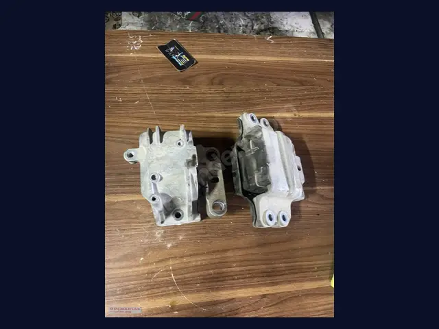 Volkswagen Golf MOTOR TAKOZU çıkma yedek parça