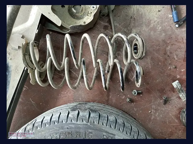 Opel Corsa HELEZON YAY çıkma yedek parça