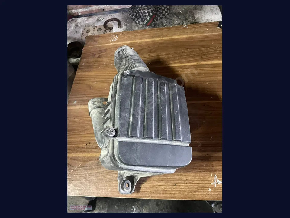 Volkswagen Golf HAVA FİLTRESİ KUTUSU çıkma parça fotoğrafı 1