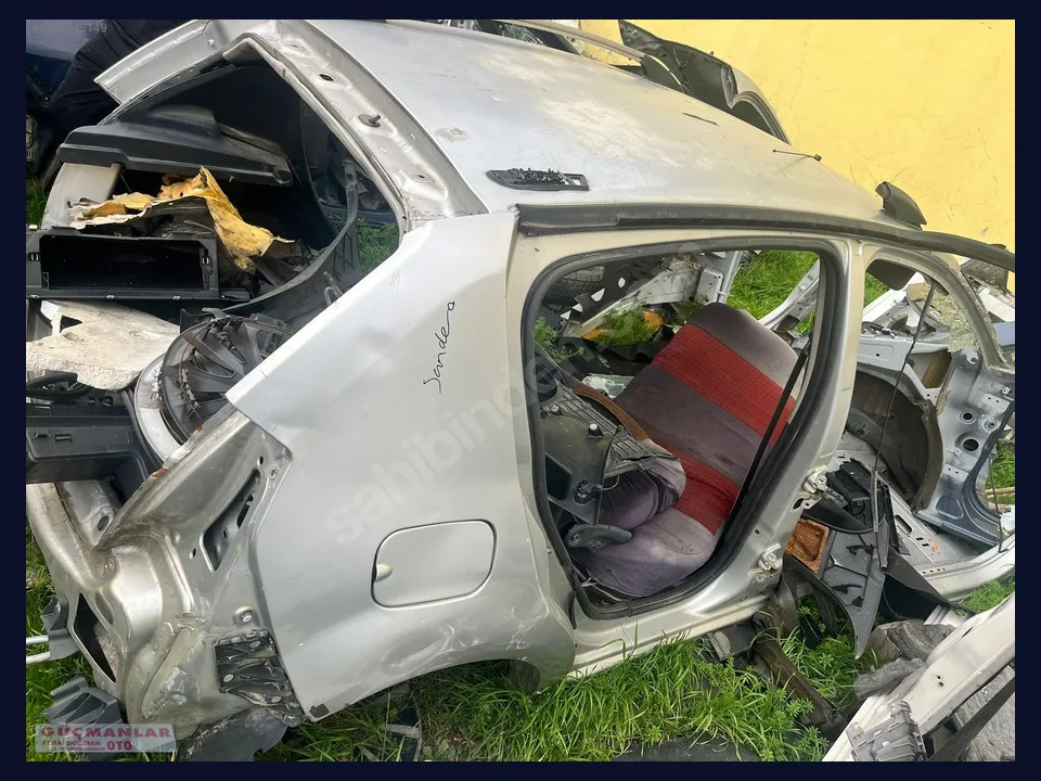 Dacia Sandero ÇAMURLUK çıkma parça fotoğrafı 1