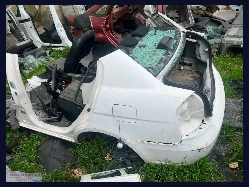 Hyundai Accent Era ÇAMURLUK çıkma parça fotoğrafı 1