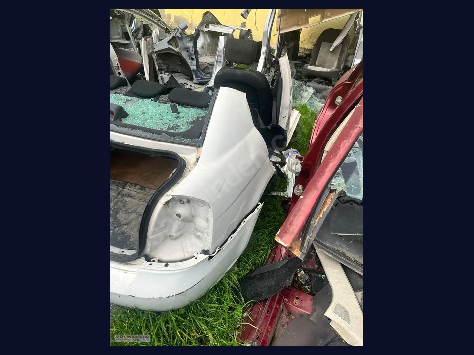 Hyundai Accent Era ÇAMURLUK çıkma parça fotoğrafı 1