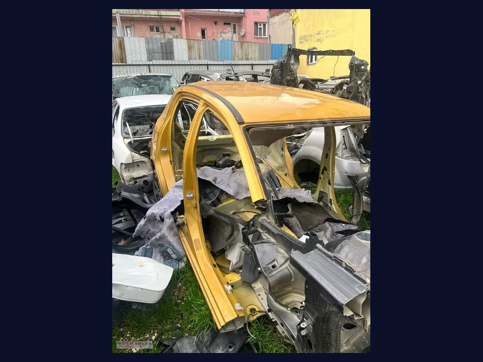 Mitsubishi Space Star ÇAMURLUK çıkma parça fotoğrafı 1