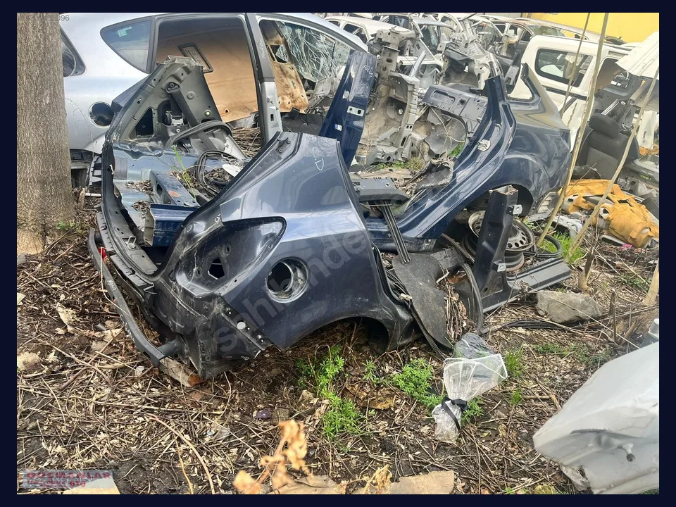 Opel Corsa ÇAMURLUK çıkma parça fotoğrafı 1