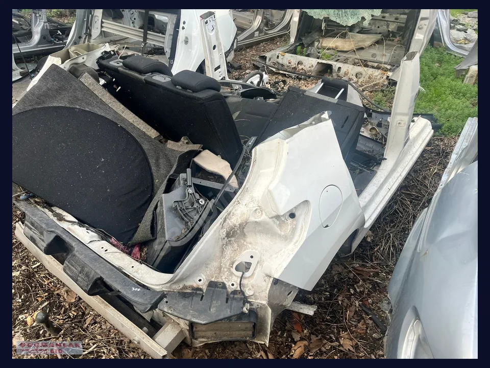 Peugeot 308 ÇAMURLUK çıkma parça fotoğrafı 1