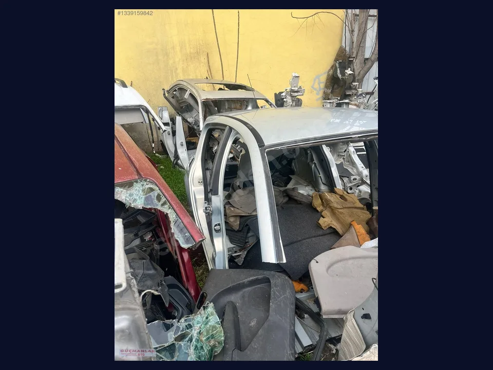 Renault Megane ÇAMURLUK çıkma parça fotoğrafı 1