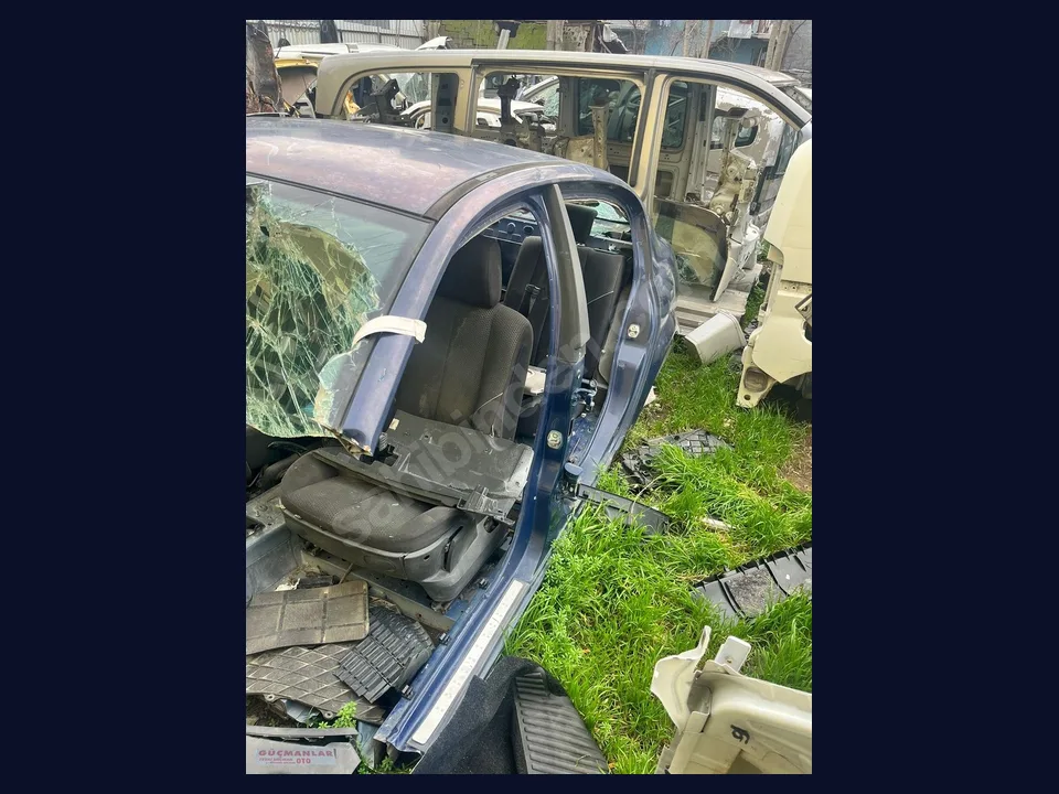 Renault Megane ÇAMURLUK çıkma parça fotoğrafı 1