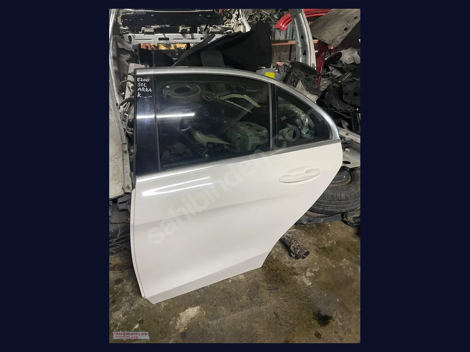 Mercedes-Benz C KAPI çıkma parça fotoğrafı 1