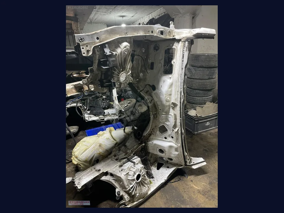 Mercedes-Benz C ŞASİ (ÖN) çıkma parça fotoğrafı 1