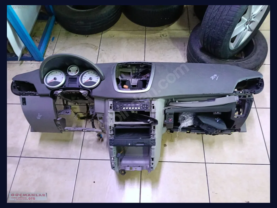 Peugeot 207 TORPİDO çıkma parça fotoğrafı 1