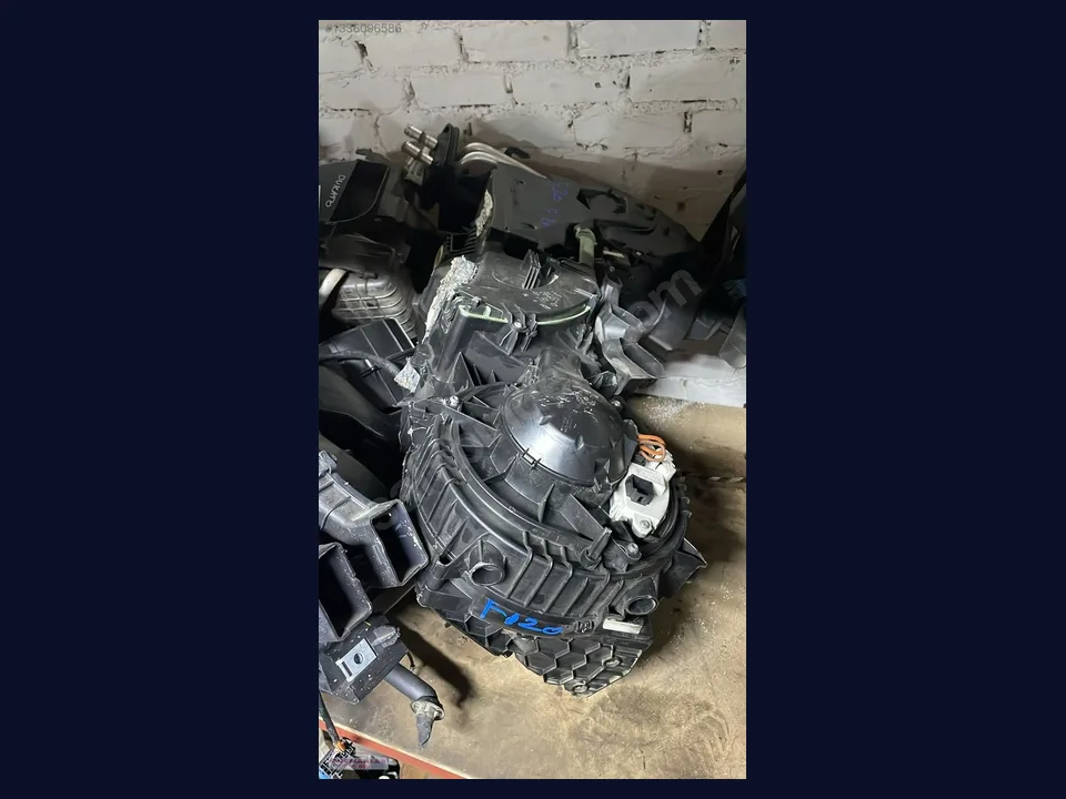 BMW 1 Serisi KALORİFER KUTUSU çıkma parça fotoğrafı 1