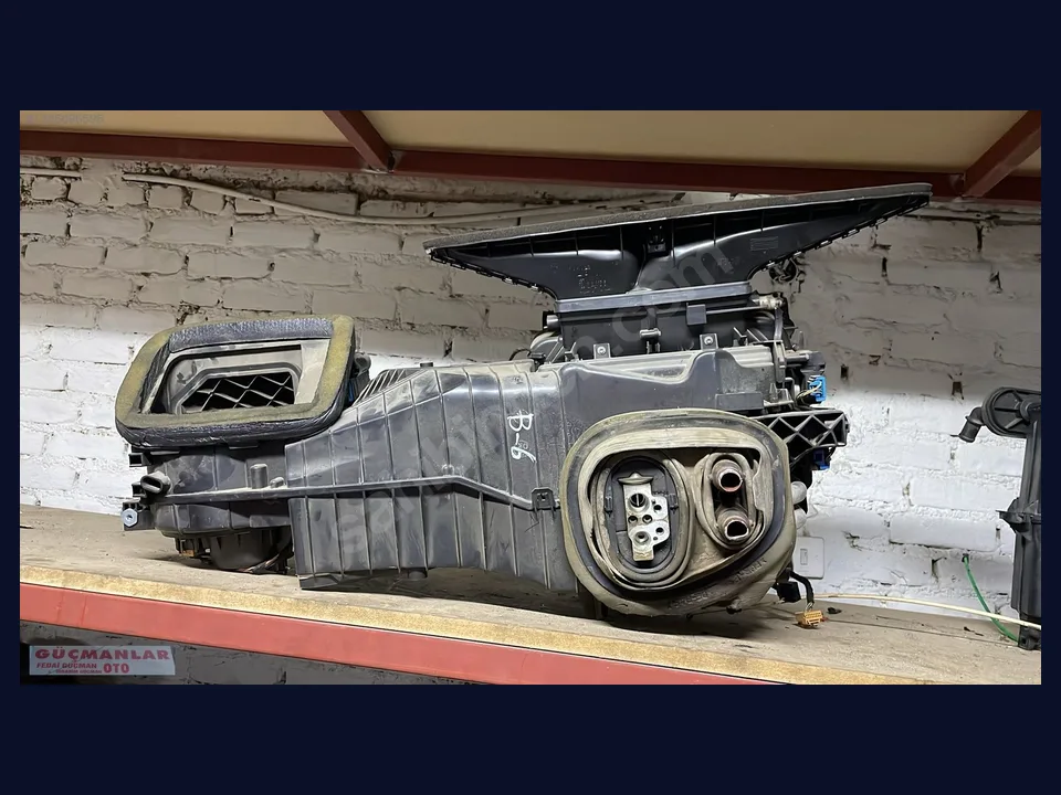 Volkswagen Passat KALORİFER KUTUSU çıkma parça fotoğrafı 1
