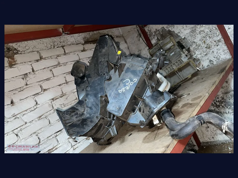 Opel Corsa KALORİFER KUTUSU çıkma parça fotoğrafı 1
