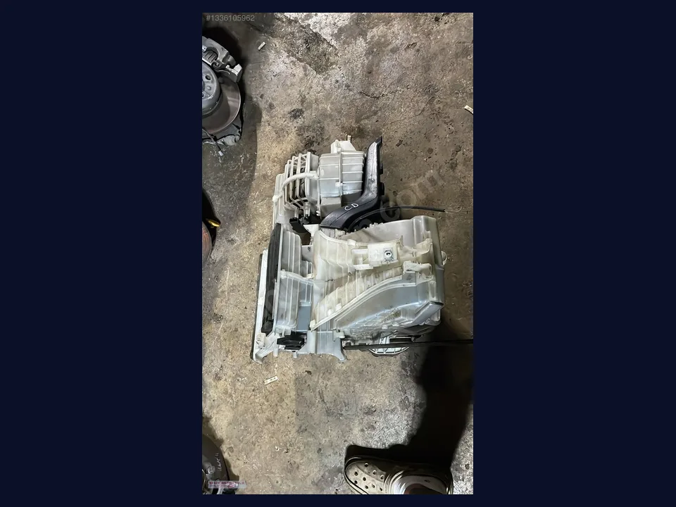Opel Corsa KALORİFER KUTUSU çıkma parça fotoğrafı 1