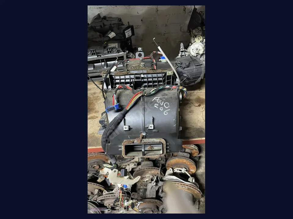 Peugeot 206 KALORİFER KUTUSU çıkma parça fotoğrafı 1