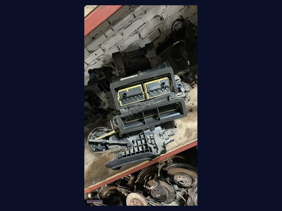 Volvo S60 KALORİFER KUTUSU çıkma parça fotoğrafı 1