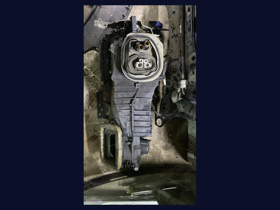 Volkswagen Jetta KALORİFER KUTUSU çıkma parça fotoğrafı 1