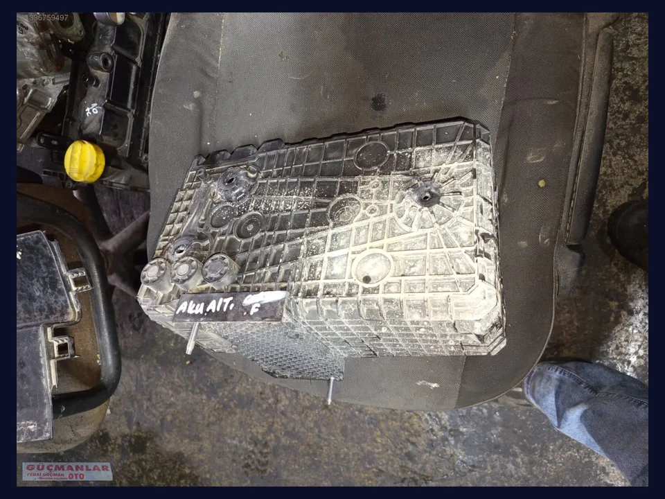 Opel Corsa AKÜ KAPAĞI çıkma parça fotoğrafı 1