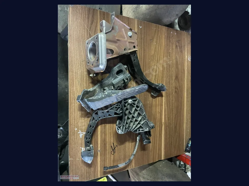 Volkswagen Golf PEDAL çıkma parça fotoğrafı 1
