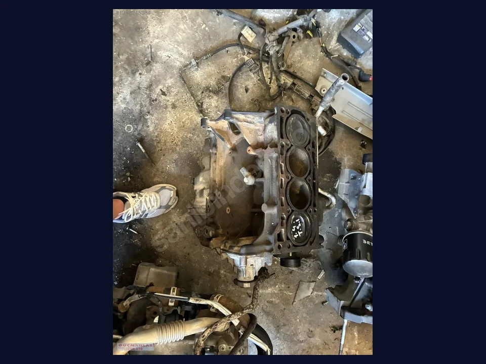 Volkswagen Passat MOTOR (KOMPLE) çıkma parça fotoğrafı 1