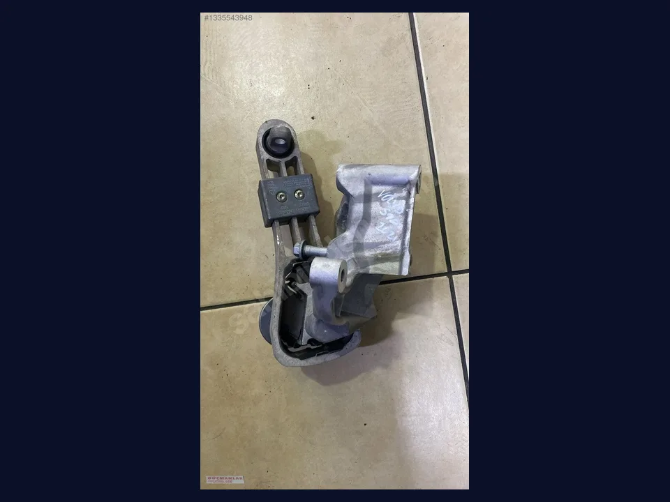 Volvo S90 MOTOR TAKOZU çıkma parça fotoğrafı 1